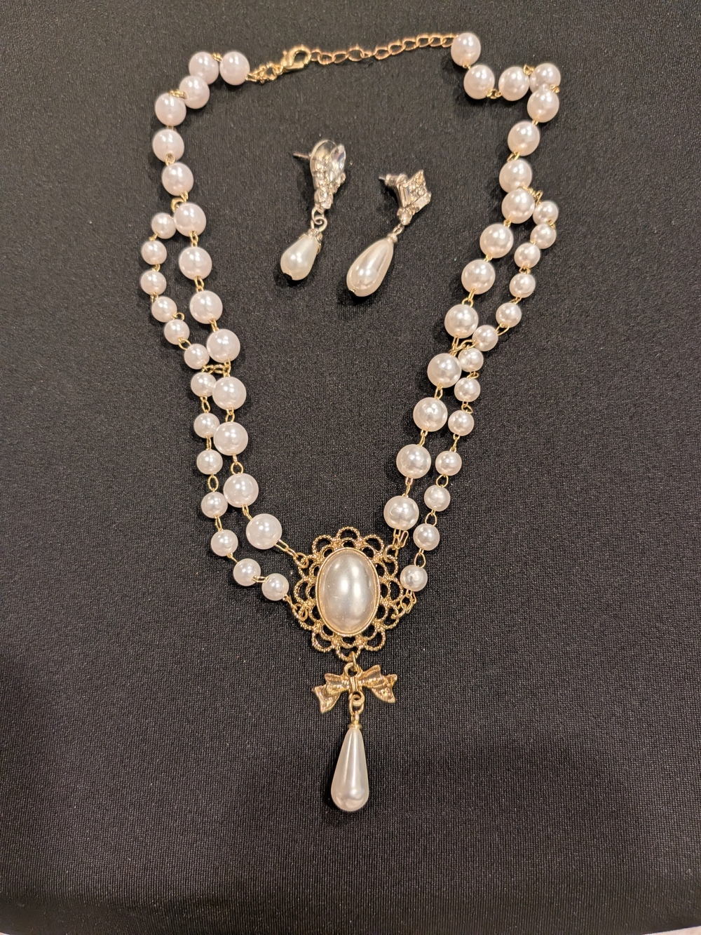 Vintage Elegant Pearl Drop Necklace & Earrings Set - Gold Tone